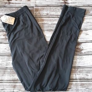 Solid black buttery soft leggings